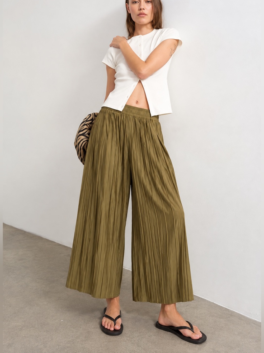 ZARA Pleated Wide Leg Cropped Pants Olive Green Size Small